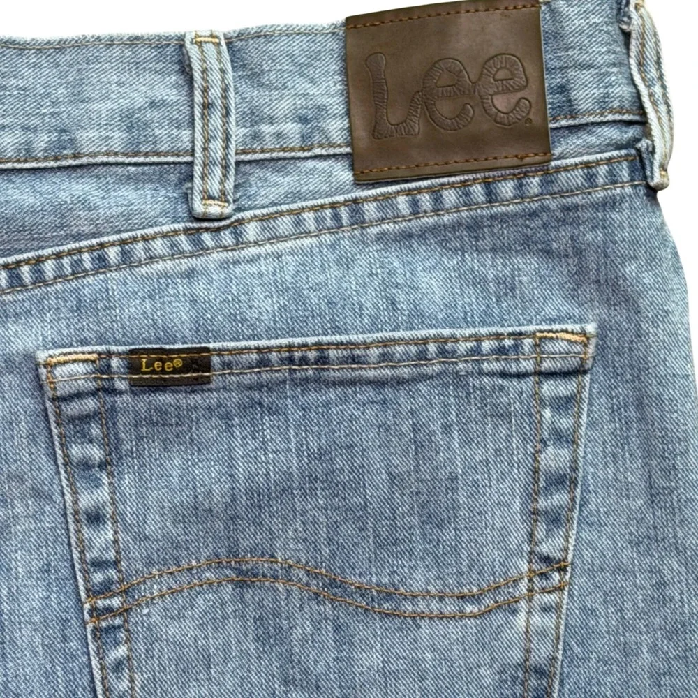 Lee Jeans Mens 40x30 Relaxed Fit Light Wash Blue Denim 2055549 EUC